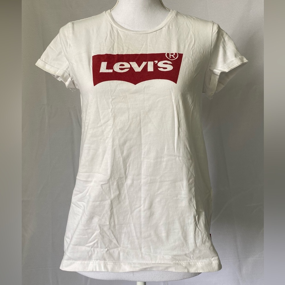Levi’s white shirt